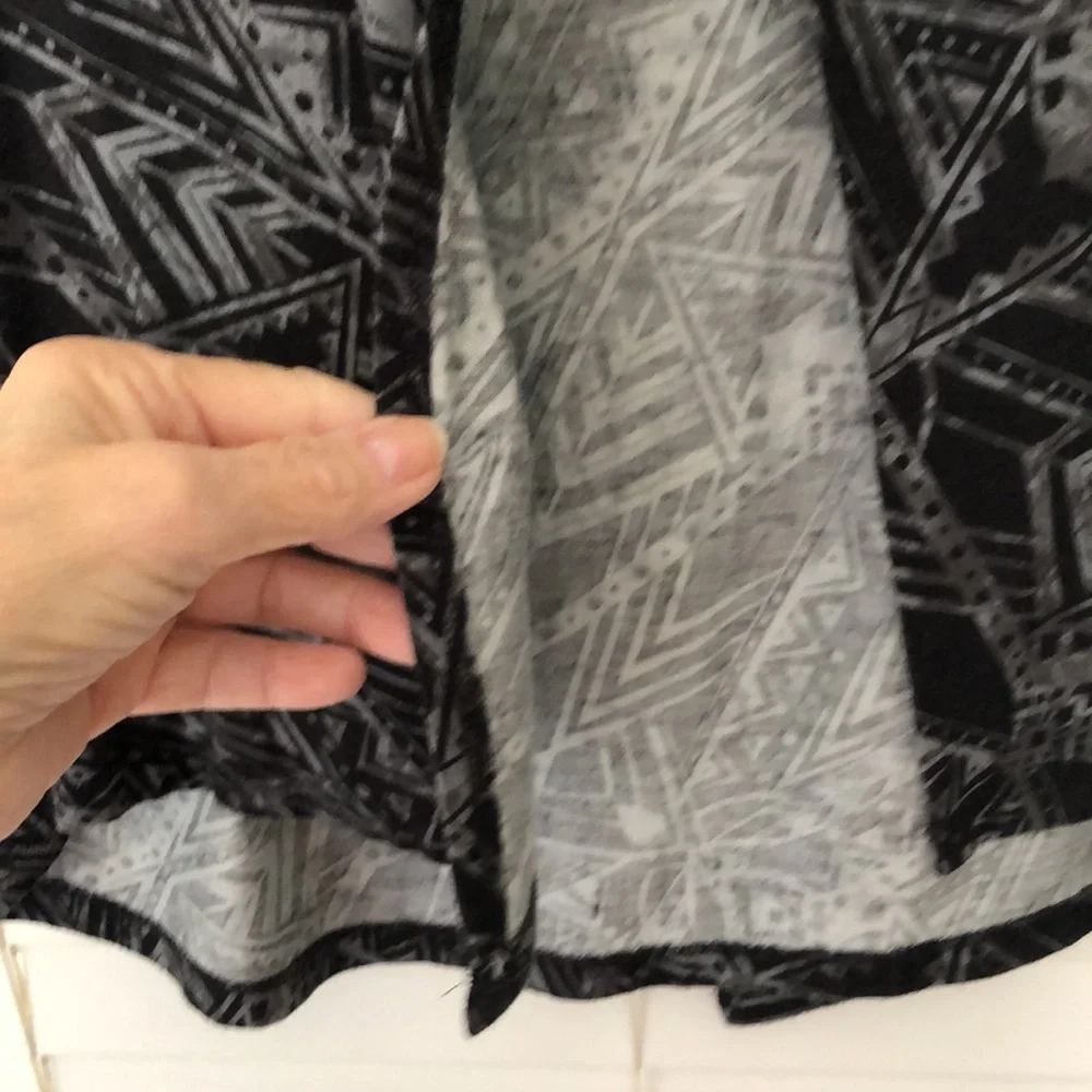 GAIAM Top Black Gray SZ M Like New! - Picture 6 of 7